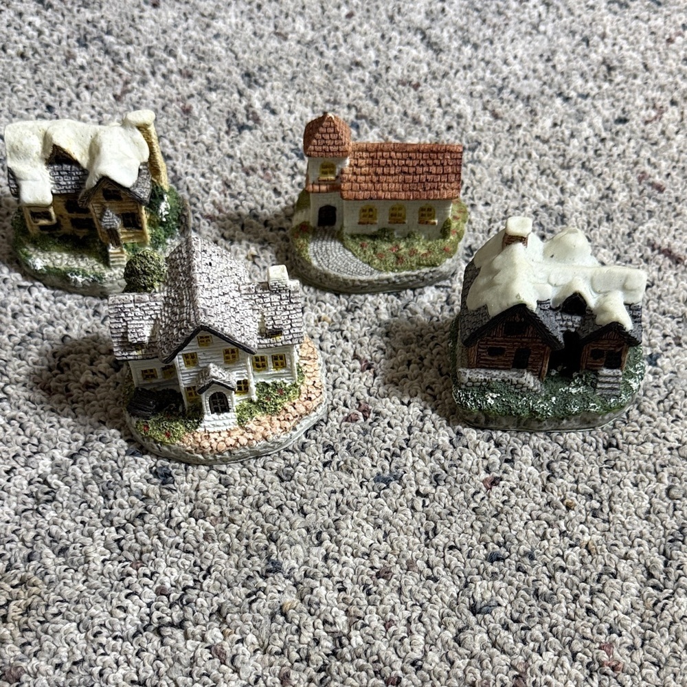 Vintage Set 4 Swiss Colony Miniatures Houses Church Village